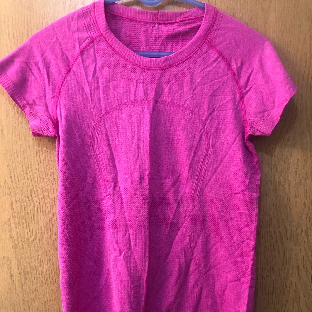Lululemon workout shirt